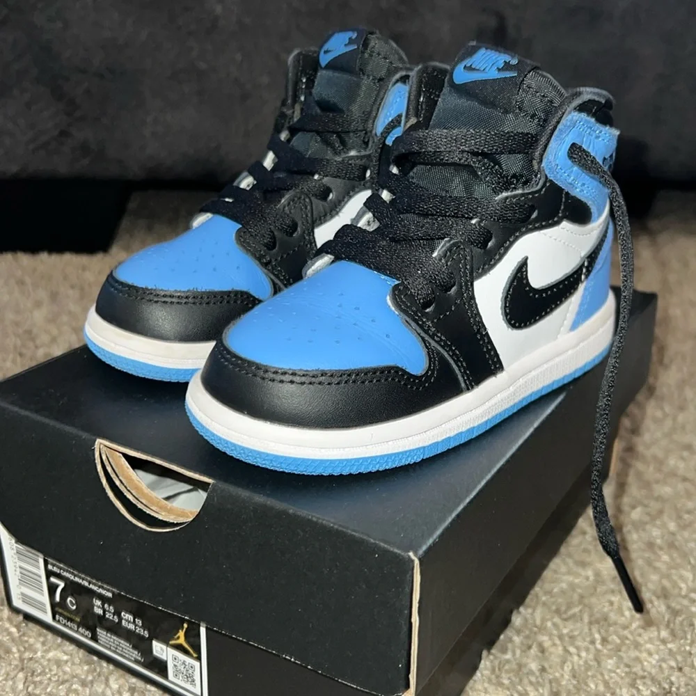Jordan 1 retro high OG - Picture 1 of 3